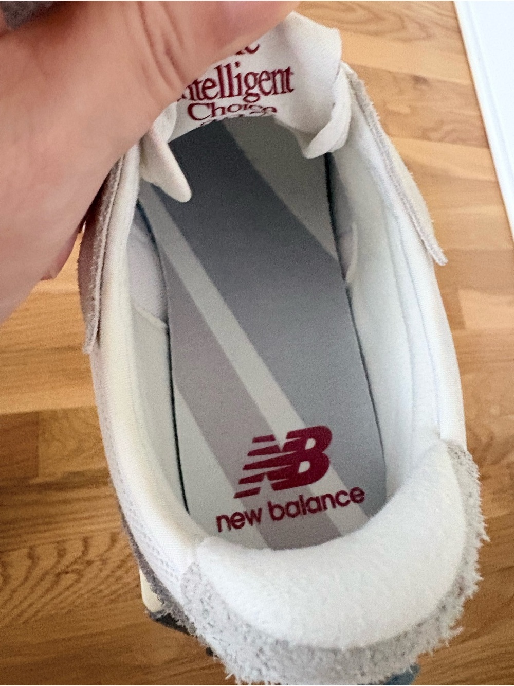 New Balance
U327WRB women’s sneaker, Sea Salt/ Raincloud, size 7.5 - Picture 13 of 15